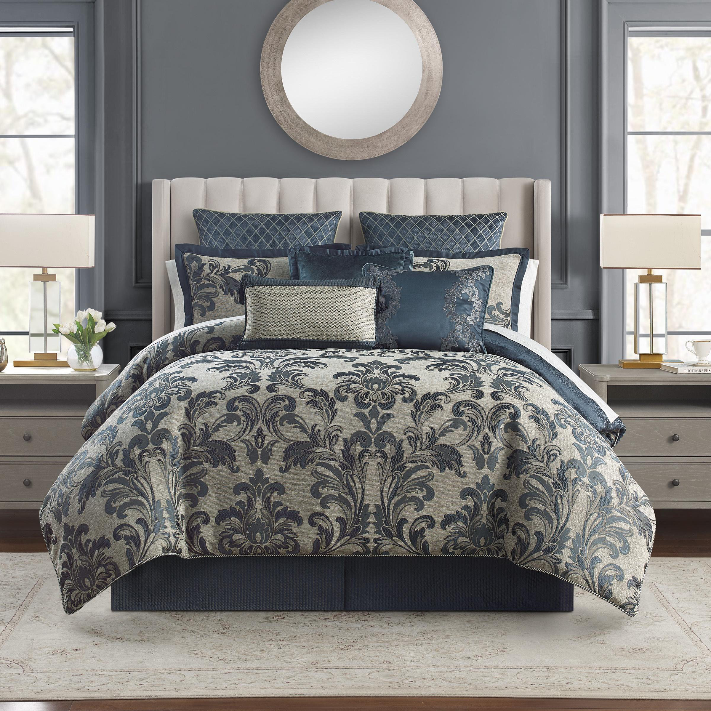 WATERFORD King Comforter + 2 King Shams + 1 Bedskirt Waterford Travis good 4 Piece Mo